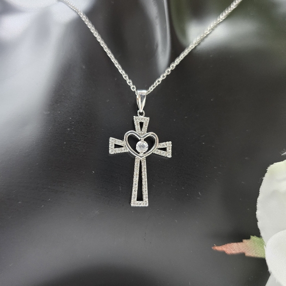 ♥️ HEART & CROSS STERLING SILVER NECKLACE - Picture 5 of 6